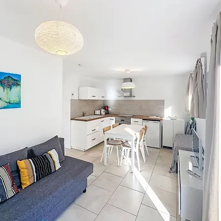 Apartment Le Perregaux By Interhome Le Lavandou