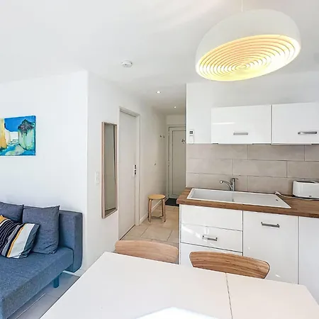 Appartement Le Perregaux By Interhome Le Lavandou