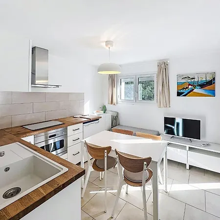 Le Perregaux By Interhome Apartment Le Lavandou